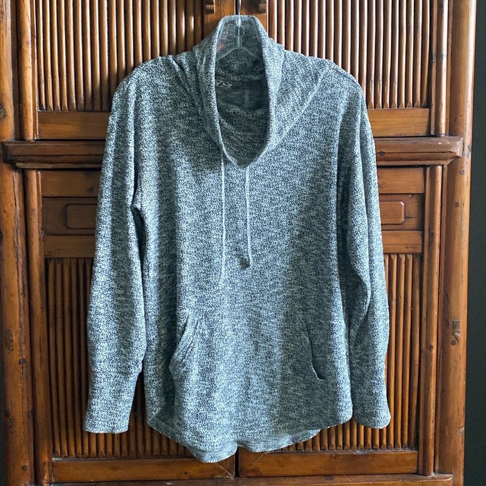 Prana women’s long sleeved cowl neck top